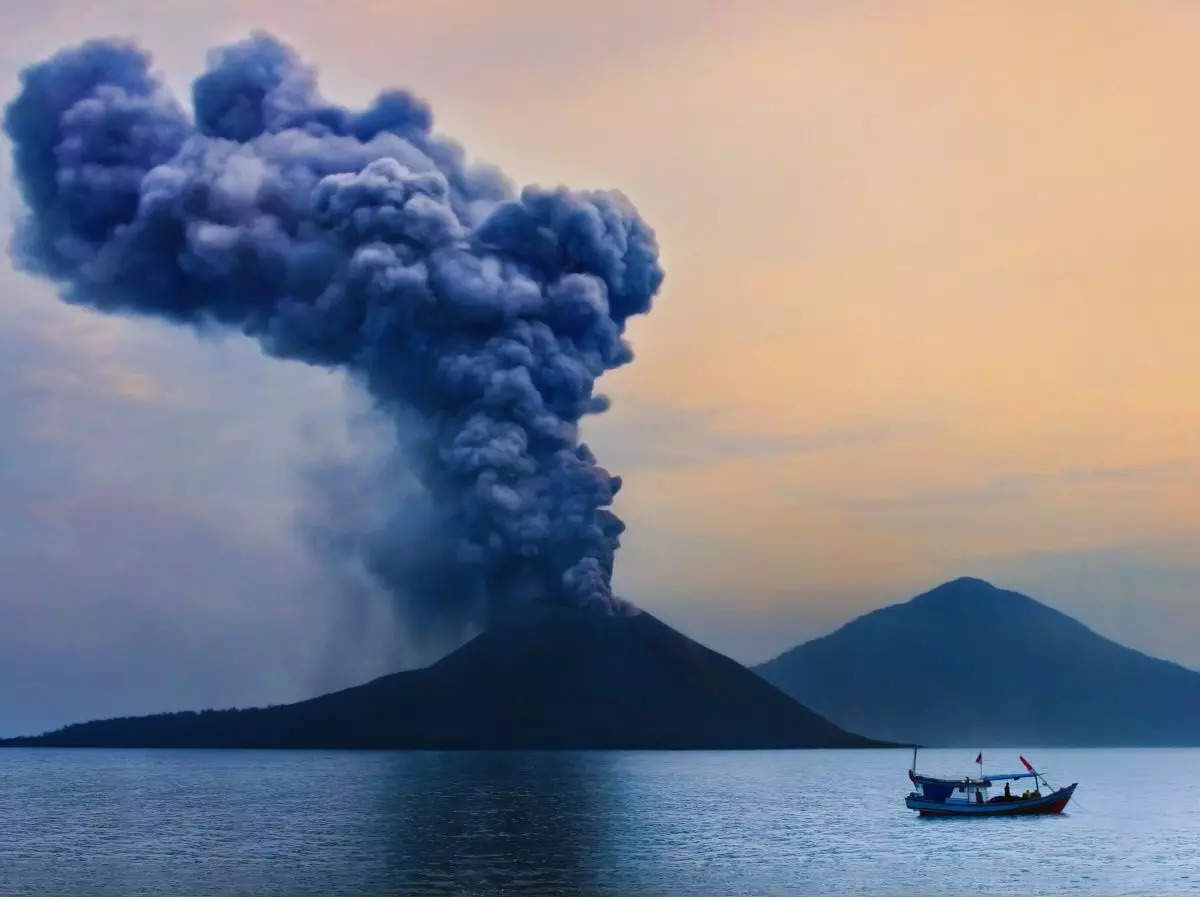 Indonesia’s Mount Lewotobi Laki-Laki volcano continues to spit hot ash; thousands stranded at airports