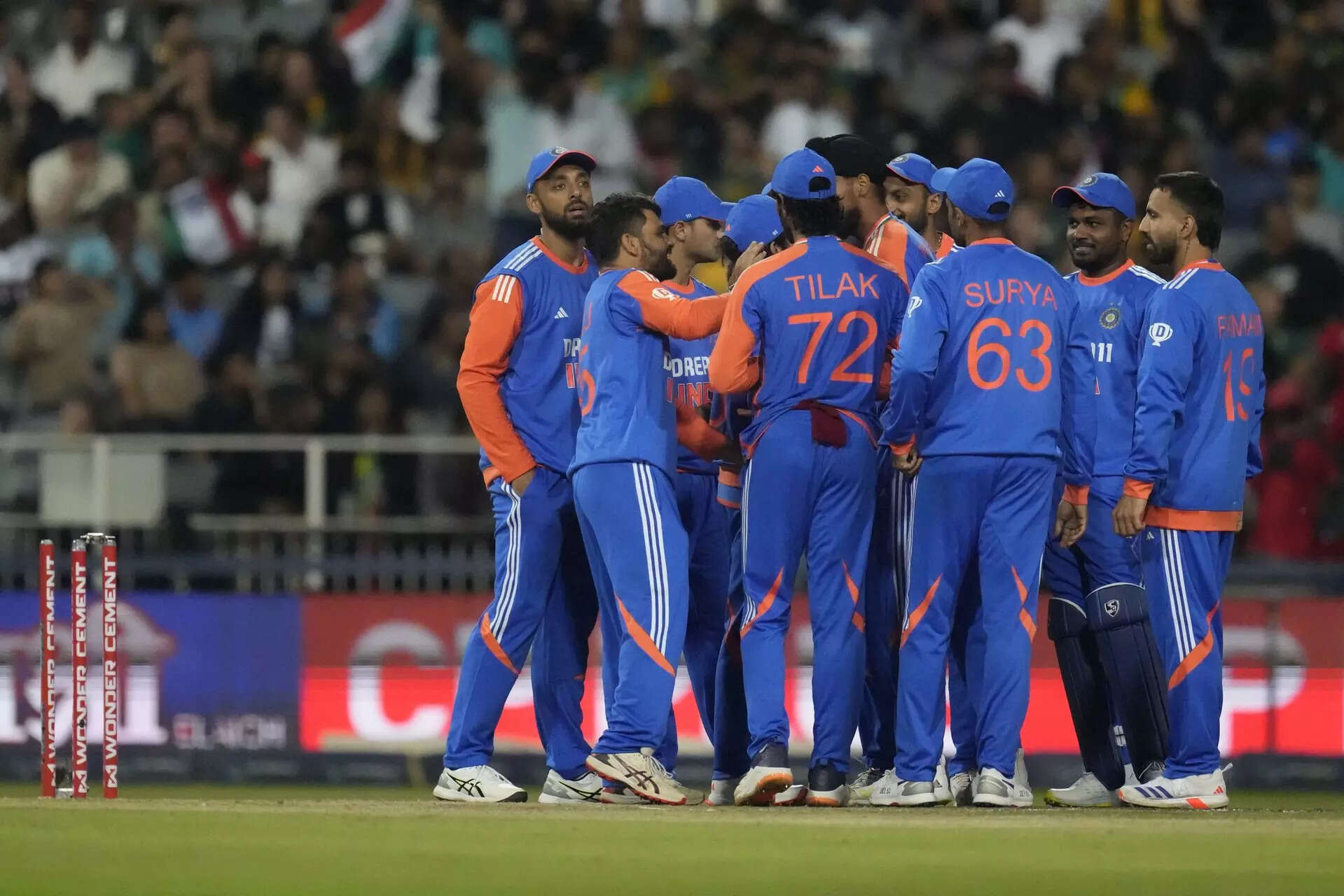 IND vs SA LIVE: Proteas lose four early wickets in 284 run chase