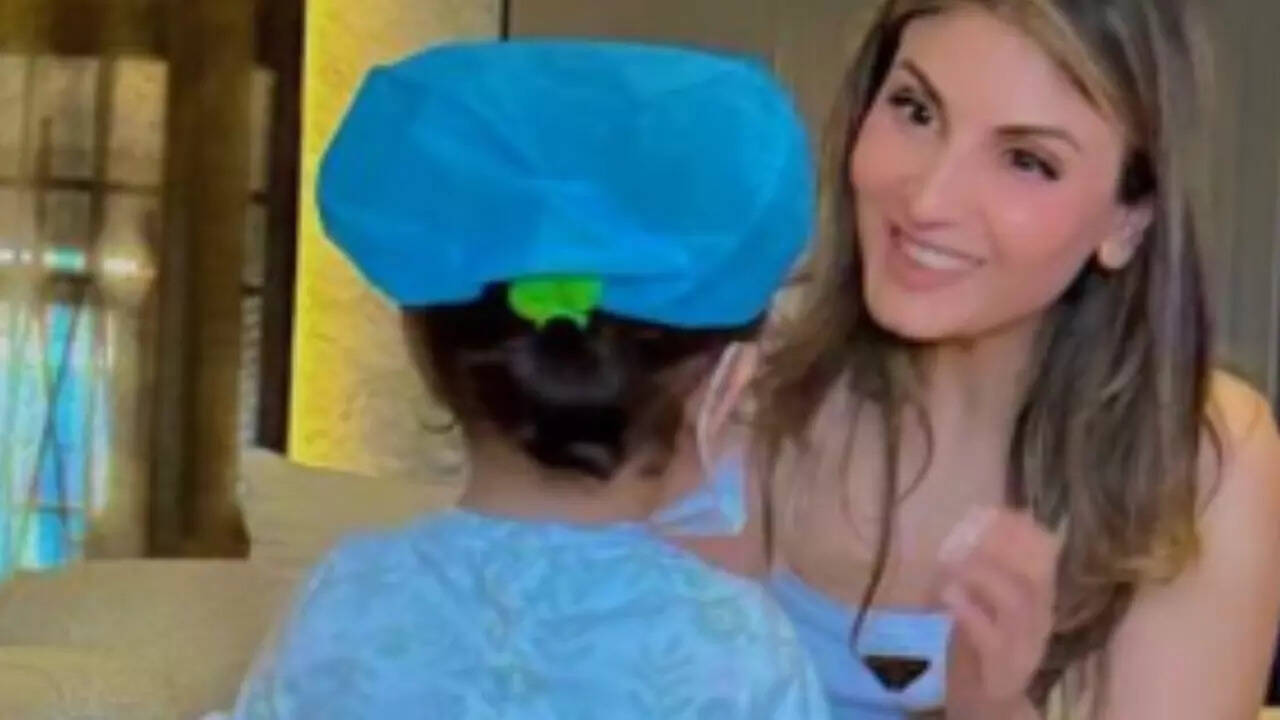 Riddhima shares adorable click of 'popsicle' Raha