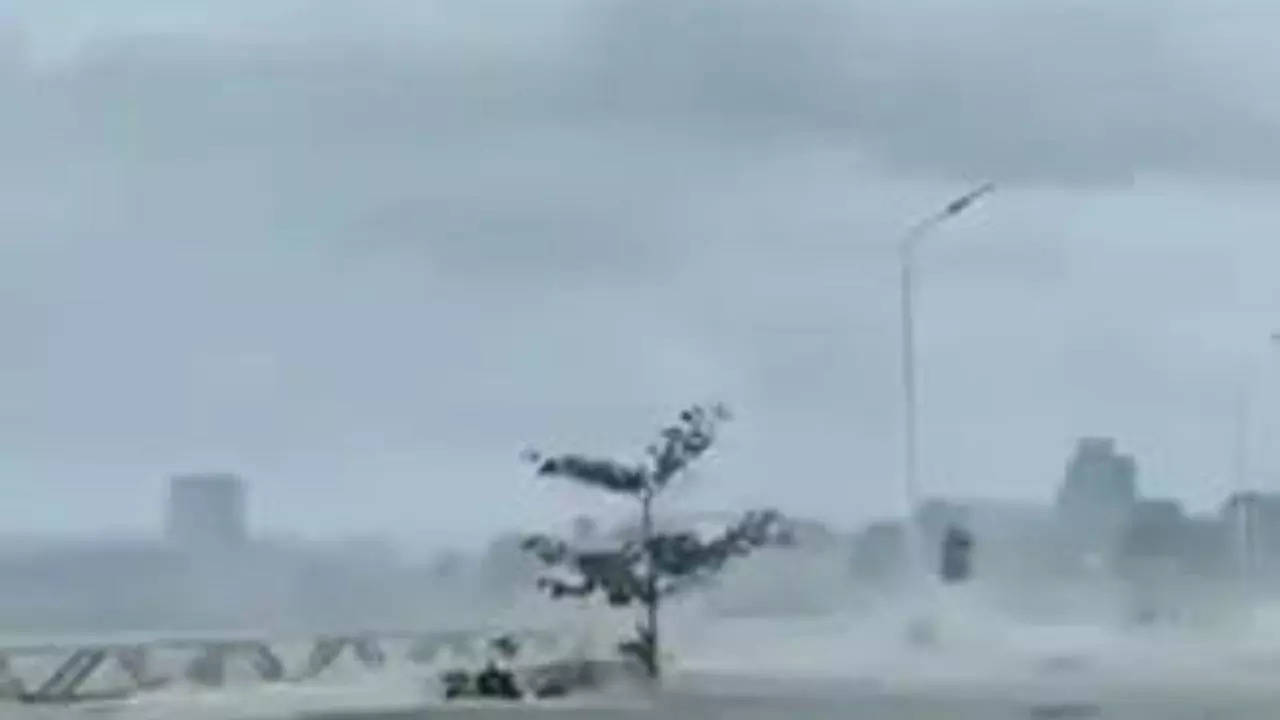 Super Typhoon Man-yi makes landfall in Philippines, half a million evacuated