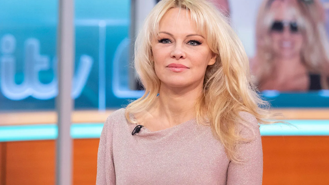 Pamela embraces natural beauty in a chic gray outfit