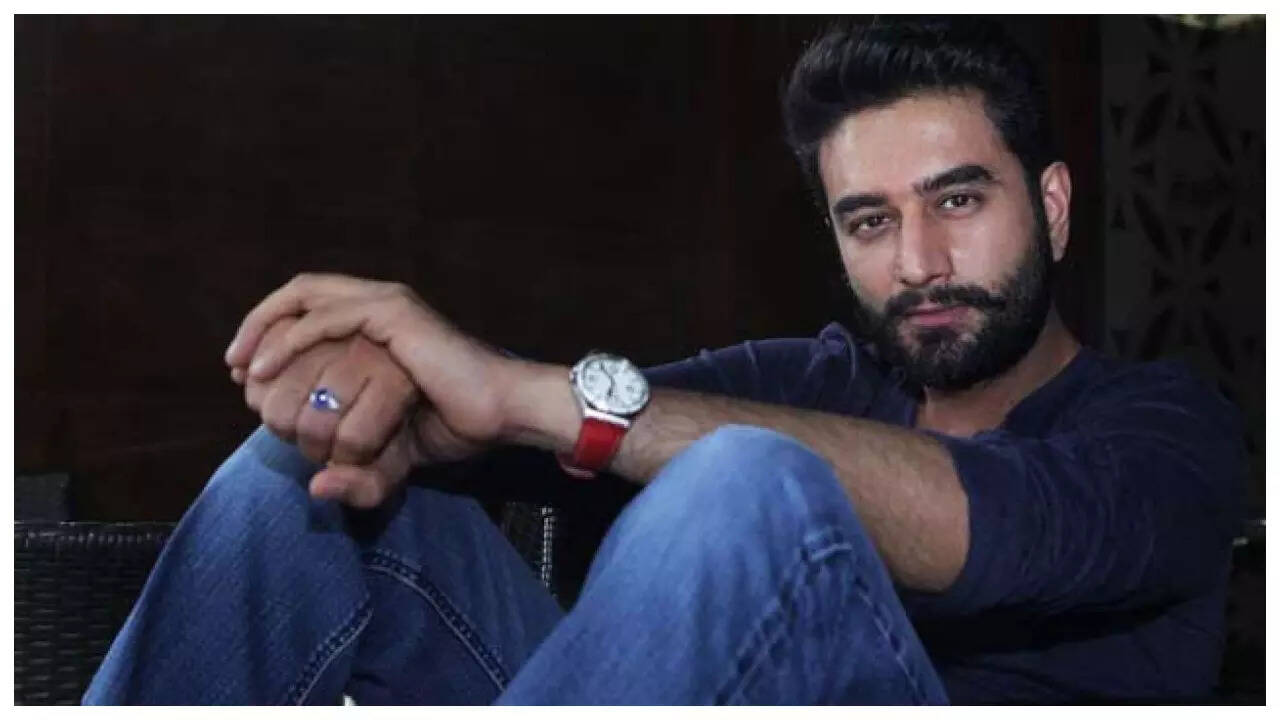 Shekhar lost voice after vocal cord paralysis diagnosis