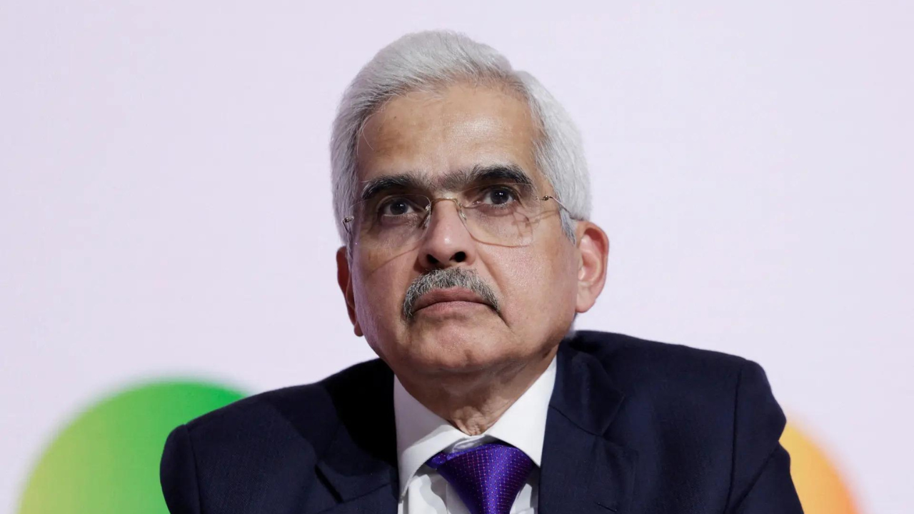 Private banks misreporting complaints as queries: Shaktikanta Das