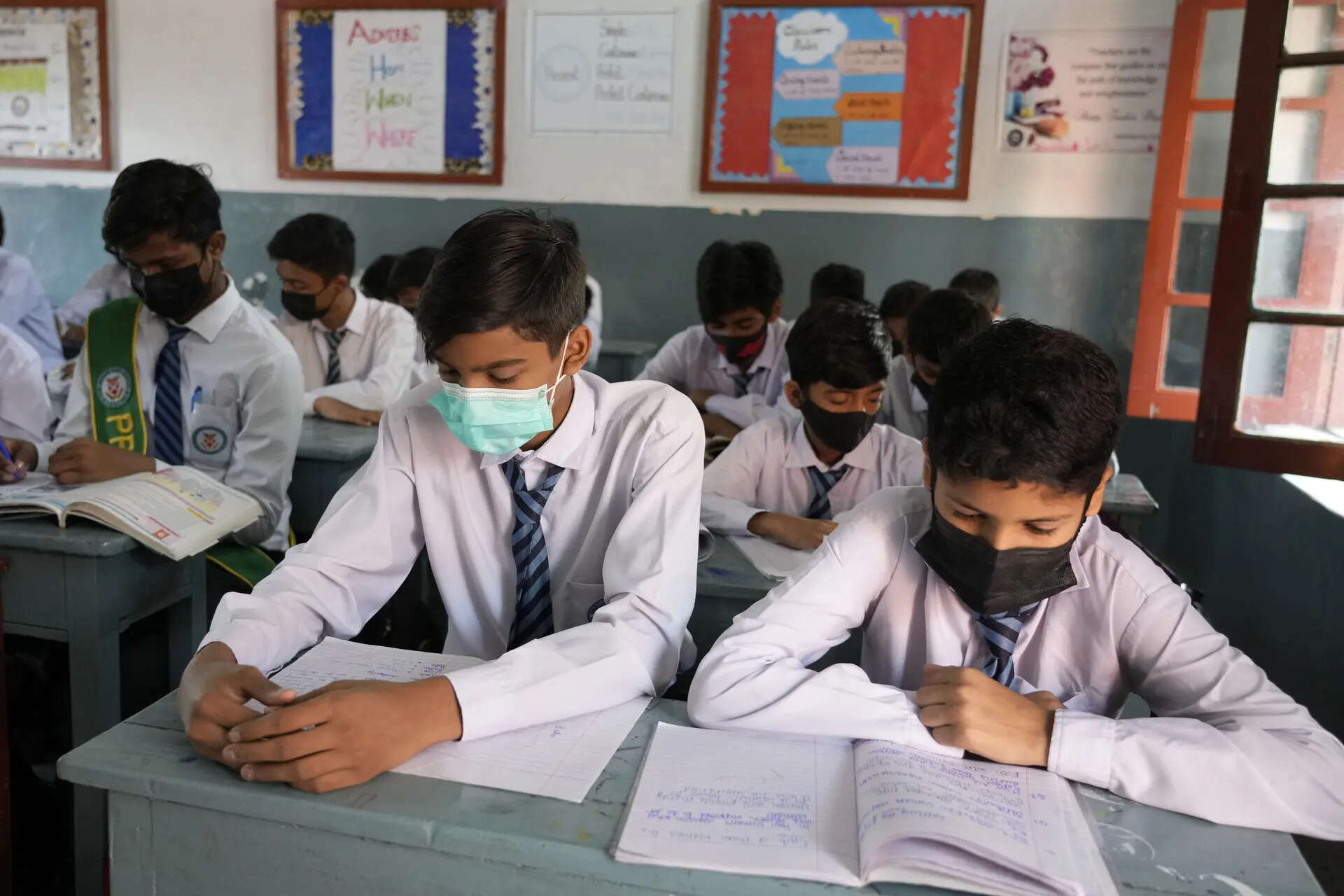 Delhi and Noida schools shift to online classes for all grades, DU to hold online lectures until Nov 23 amid Delhi's record low air quality