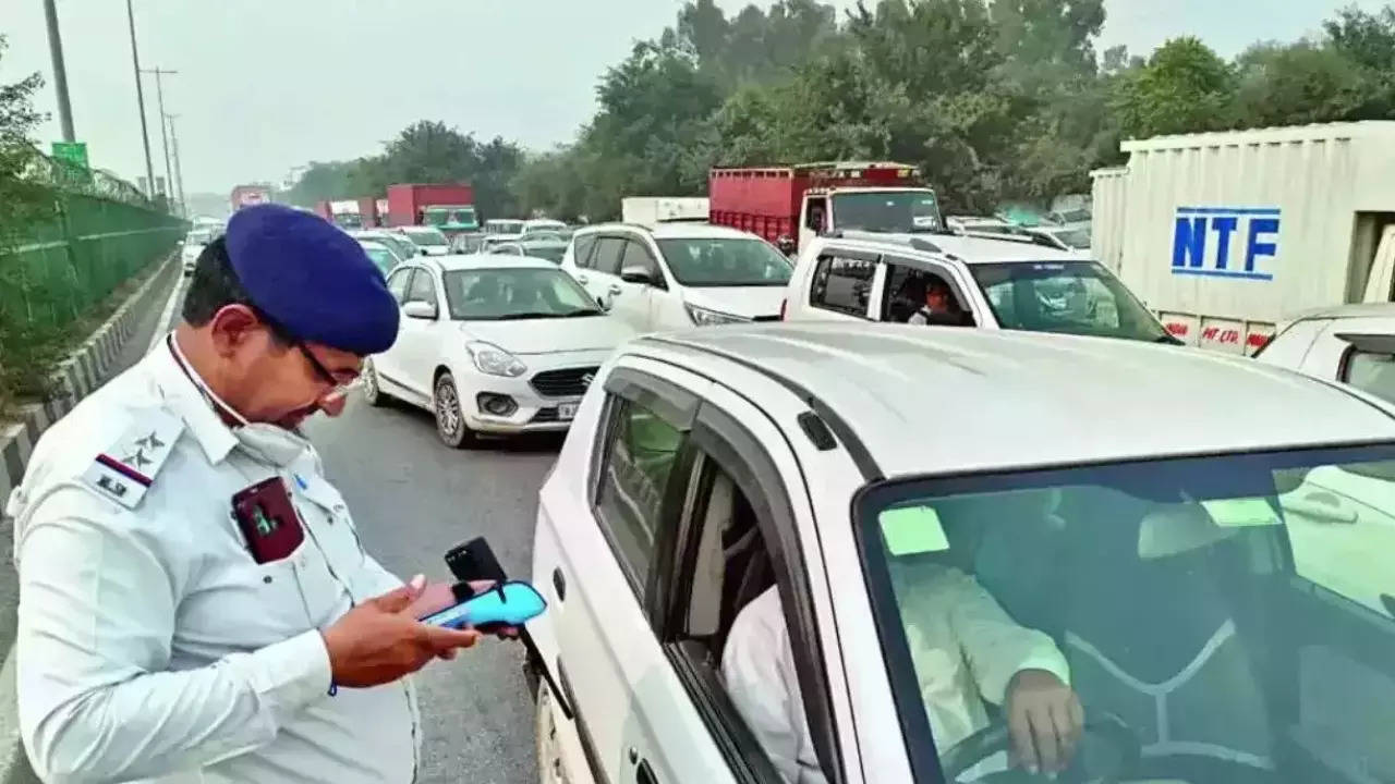 Over 2,200 vehicles seized in Delhi between Oct 1-Nov 15: Is yours safe? – Times of India