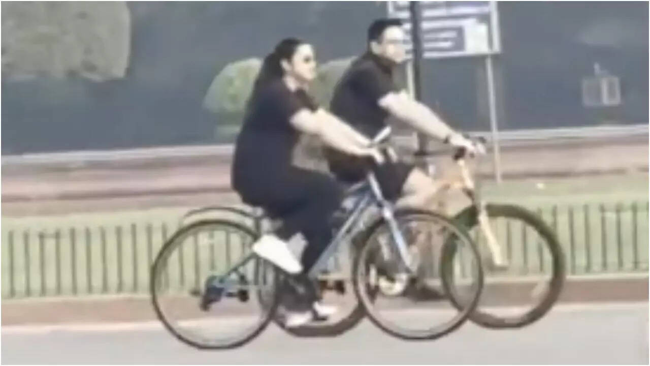 Parineeti-Raghav seen cycling on streets of Delhi