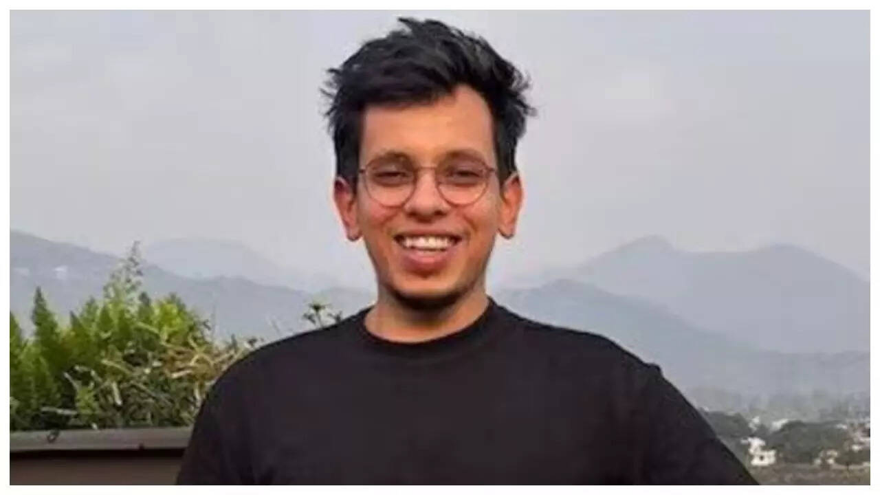 FIR filed against comedian Yash for remarks during show