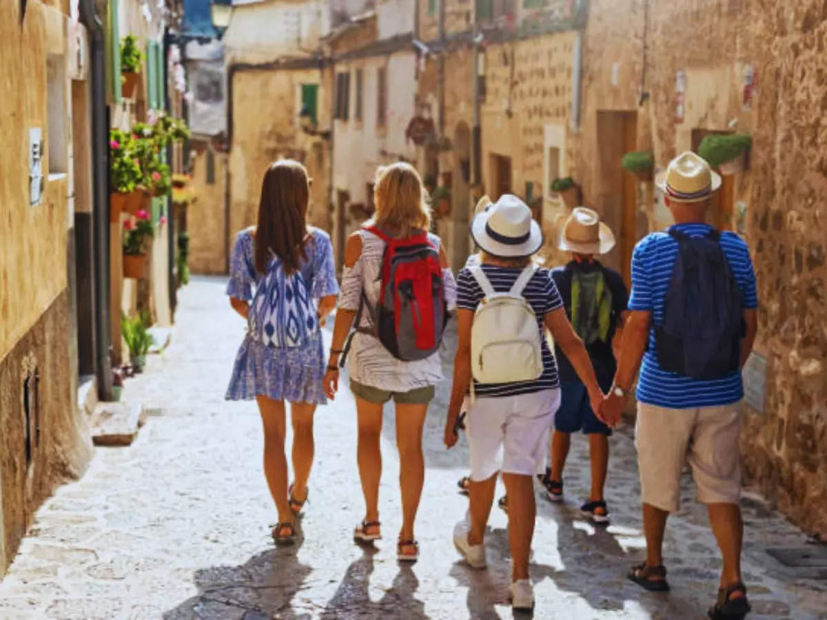 Vacation like a pro: Tips for travelling with kids, parents, and grandparents