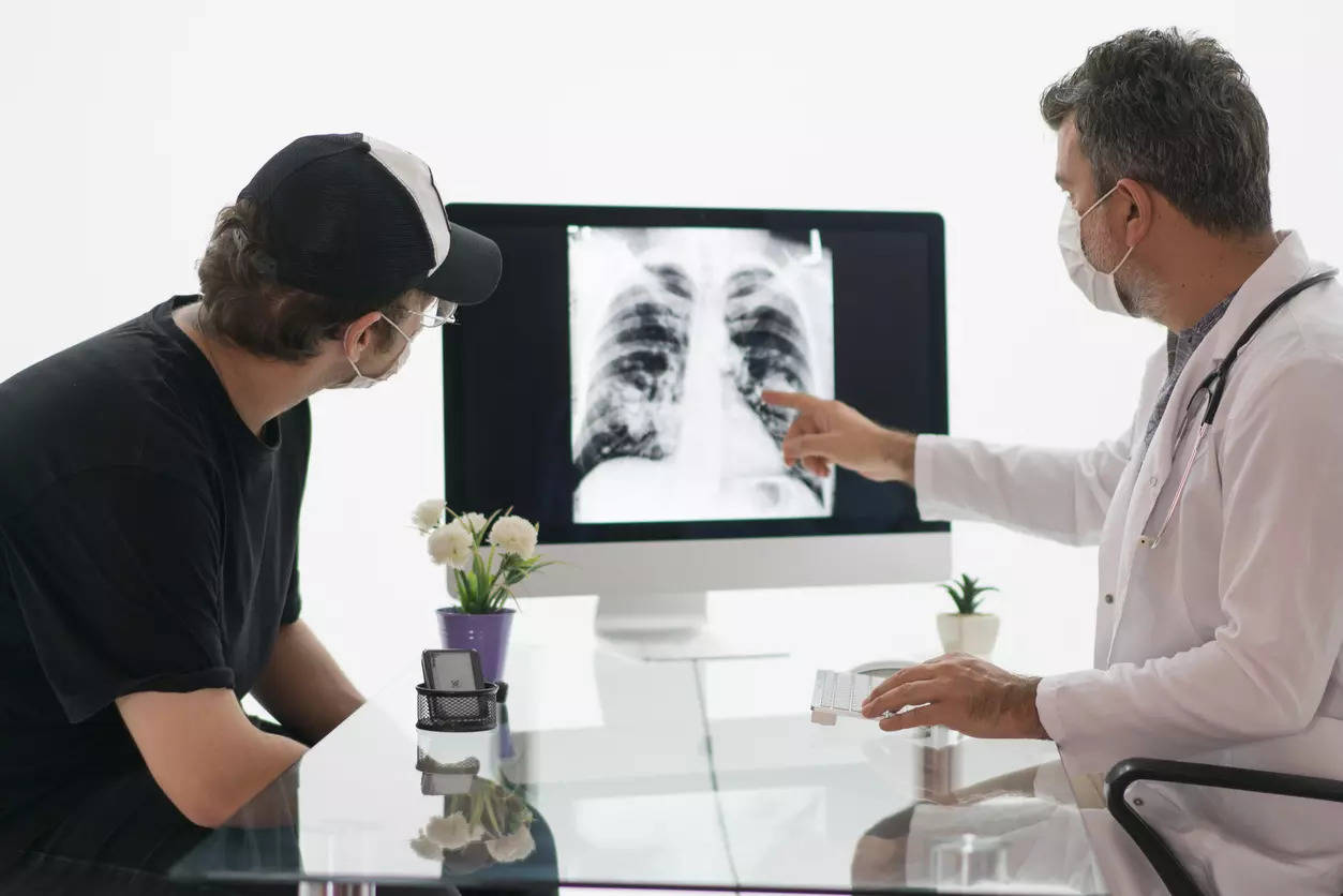 Doctor explains how one can detox the lungs