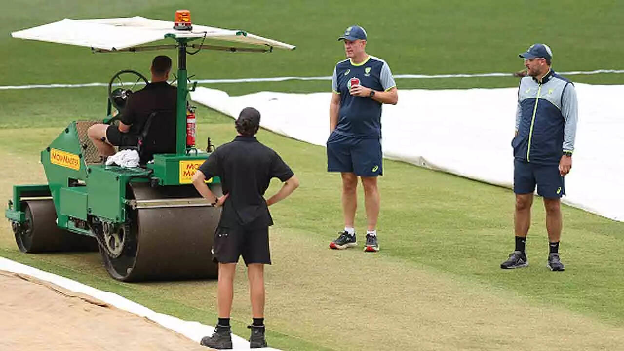 'Itna jaldi to meri wife ka mood...': Pathan's dig at Perth pitch