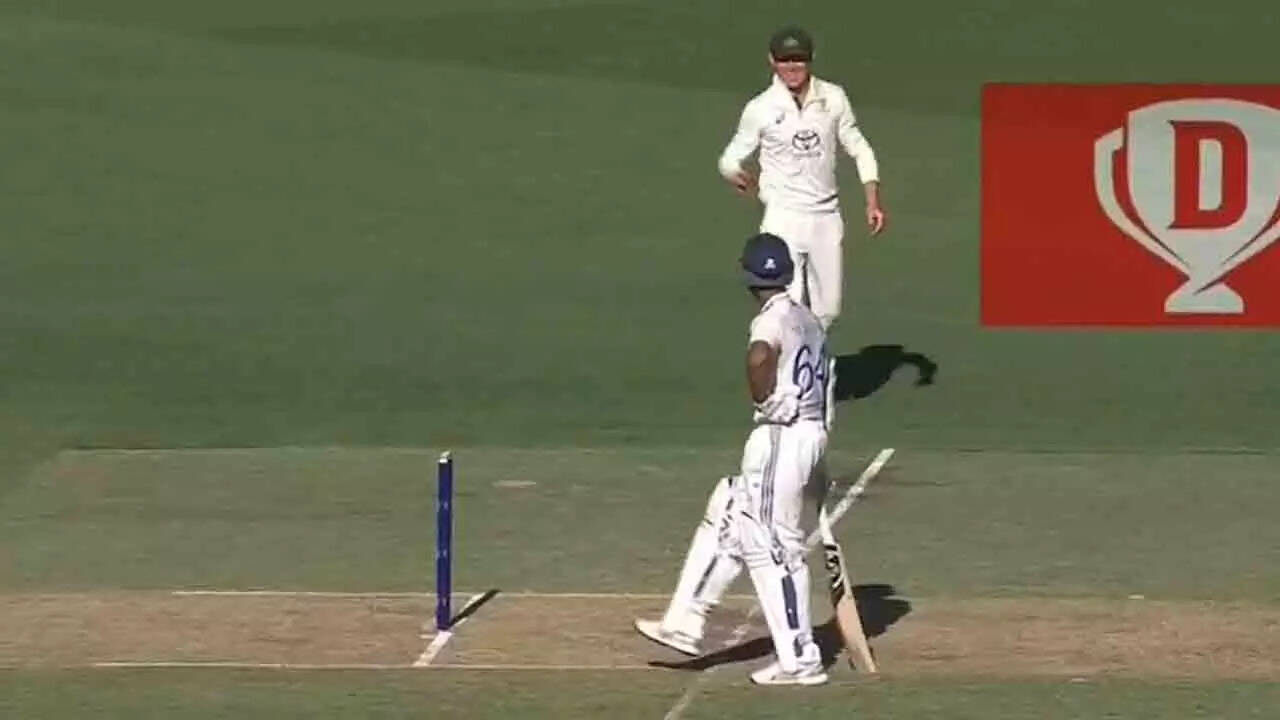 Watch: Hilarious dodging game between Jaiswal and Labuschagne