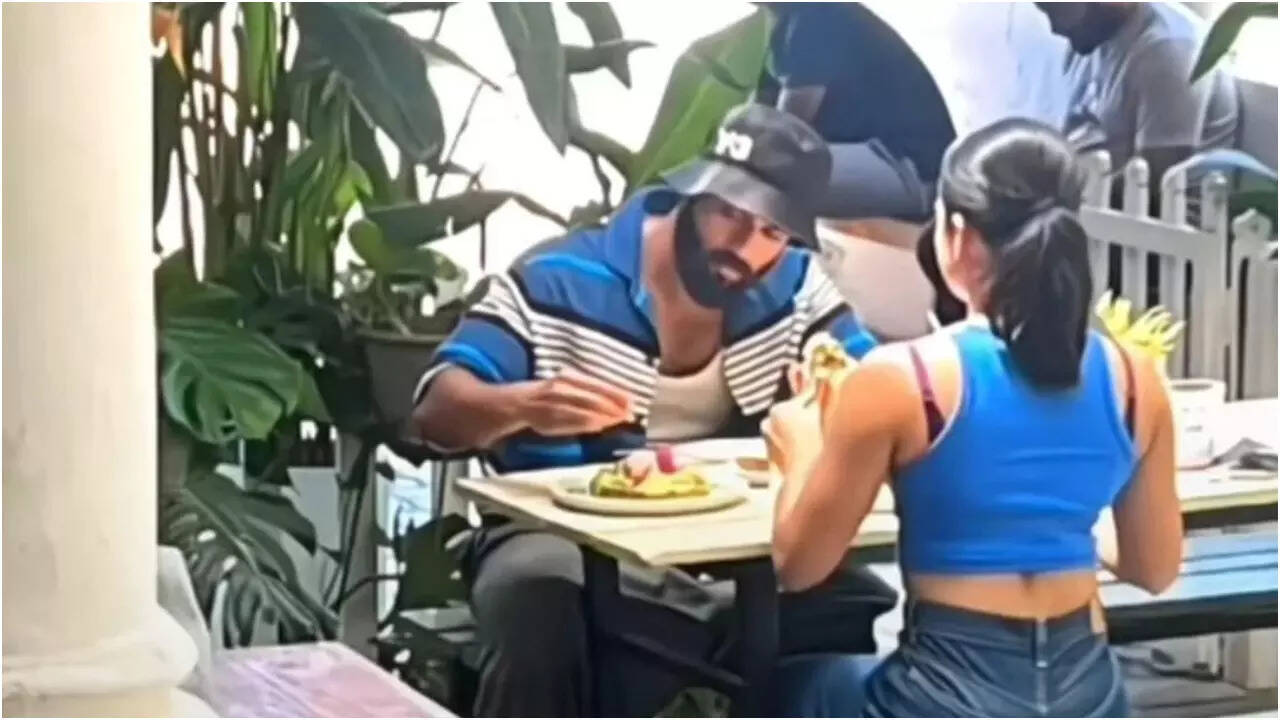 Vijay and Rashmika get spotted enjoying lunch together