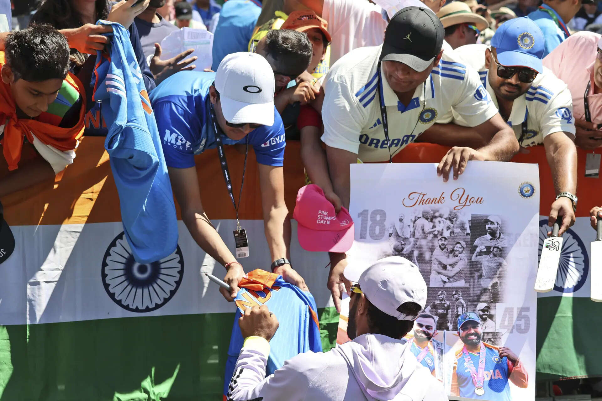 Sunil Gavaskar slams fan group for disrespecting Indian flag