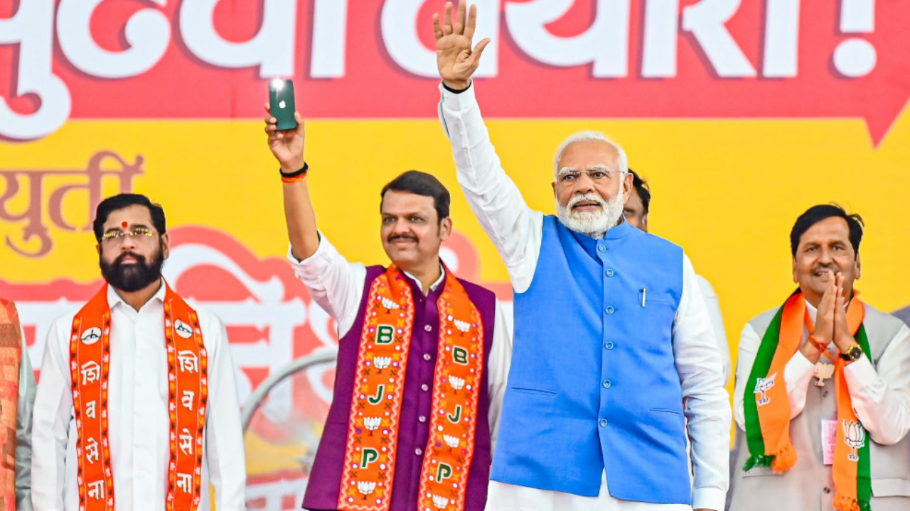 Maha polls: Momentum builds in BJP to make Devendra Fadnavis CM