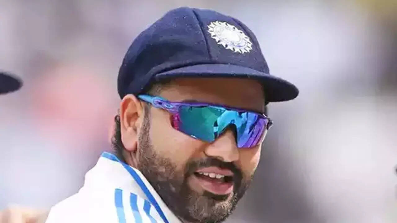 Rohit Sharma joins Indian team on Day 4 of Perth Test - See pic