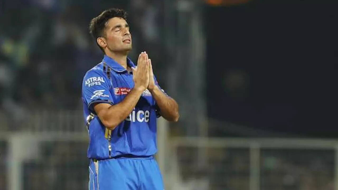 CSK sign Haryana's Anshul Kamboj for Rs 3.4 crore