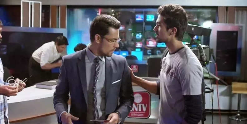 Saqib recalls kissing Randeep Hooda in Bombay Talkies