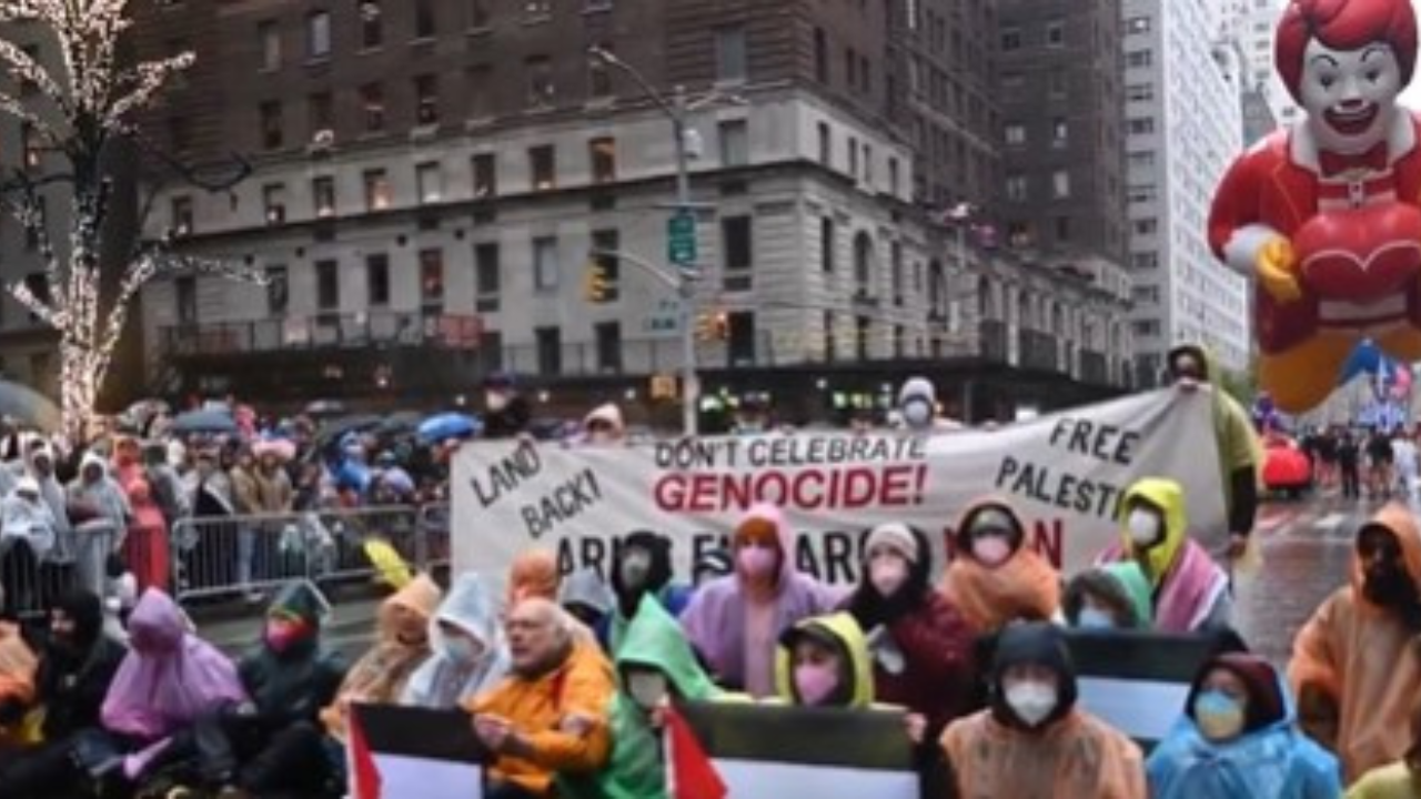 Macy's Thanksgiving parade: Mass arrests as anti-Israel protesters block route