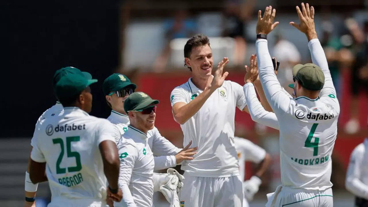 SA in control after SL crash to 42 all out in first Test