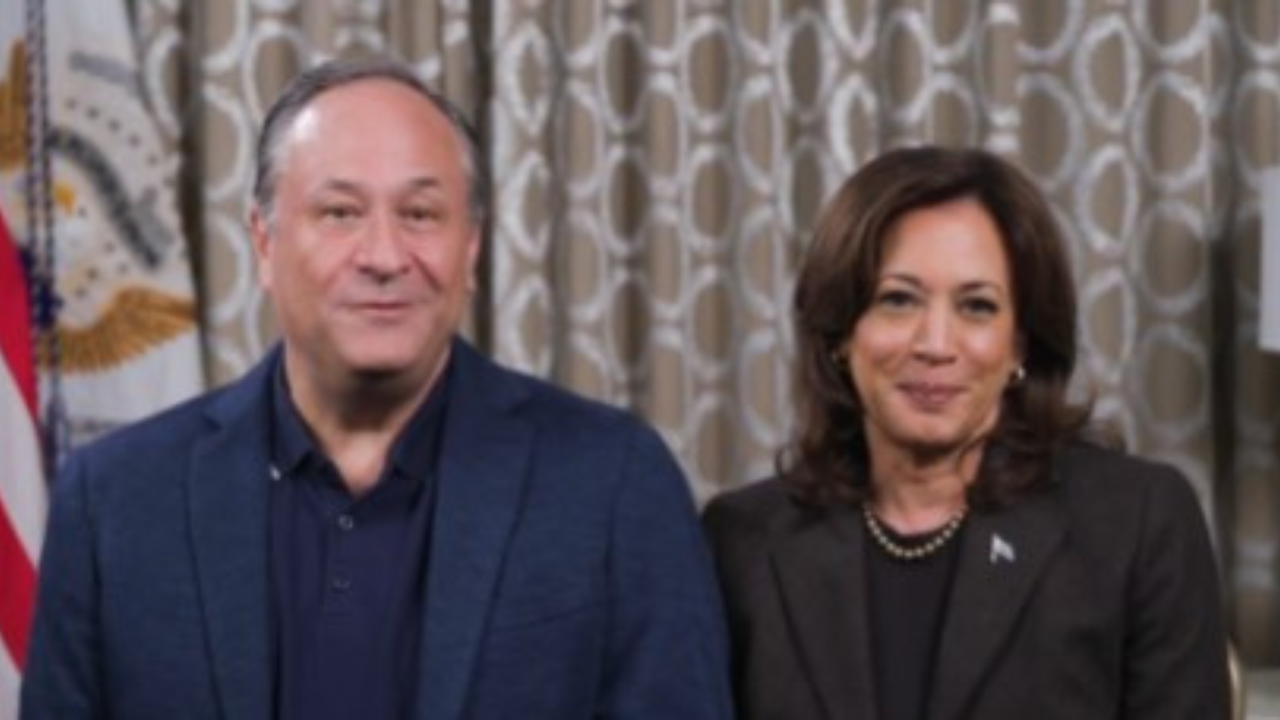 Kamala Harris wearing the same outfit from her 'drunk' rant in Thanksgiving video?