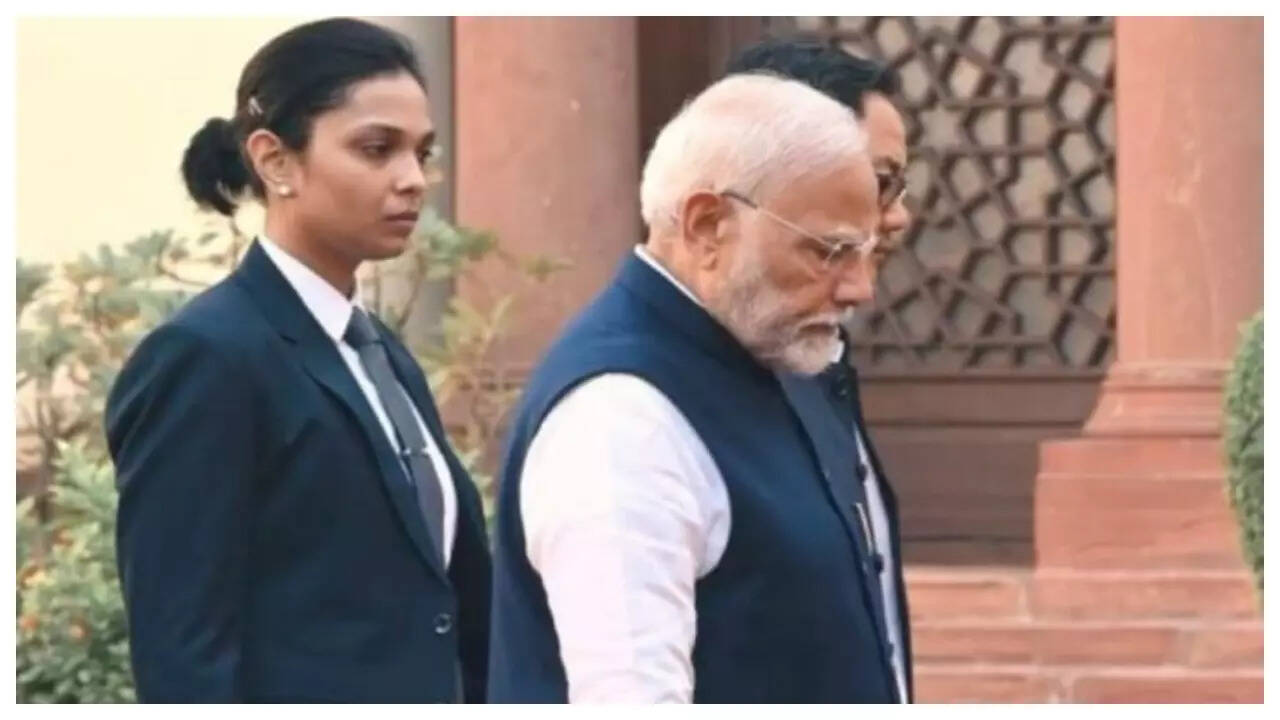 Kangana shares pic of ‘Lady SPG’ with PM Modi
