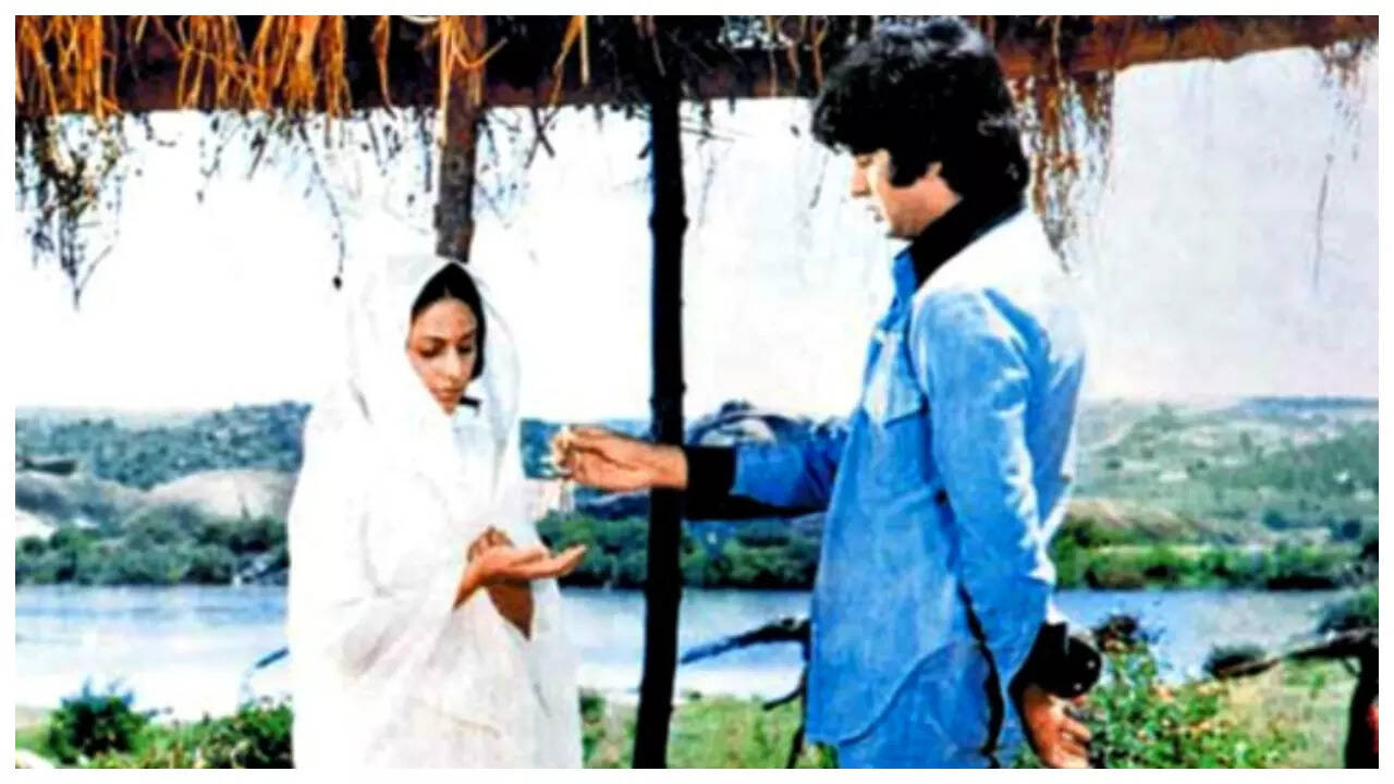 THIS scene of Big B-Jaya took 23 days to shoot in Sholay