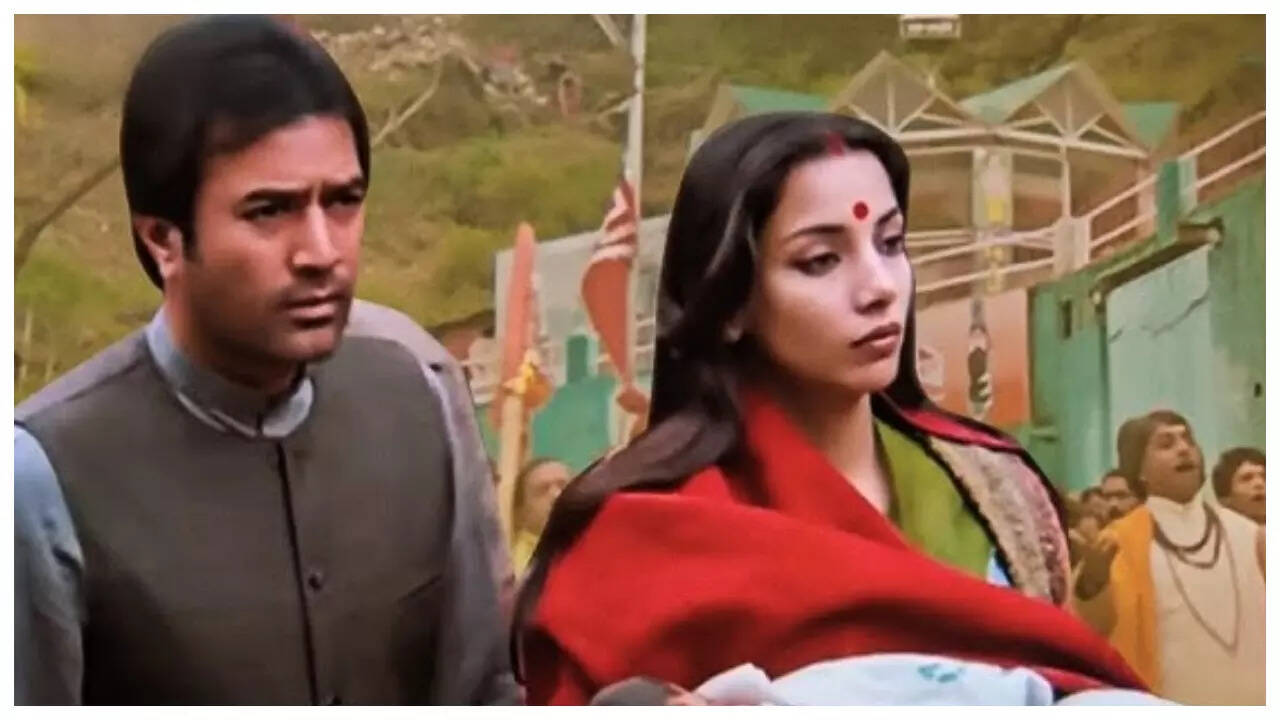 When Rajesh Khanna stood in queue, slept on floors