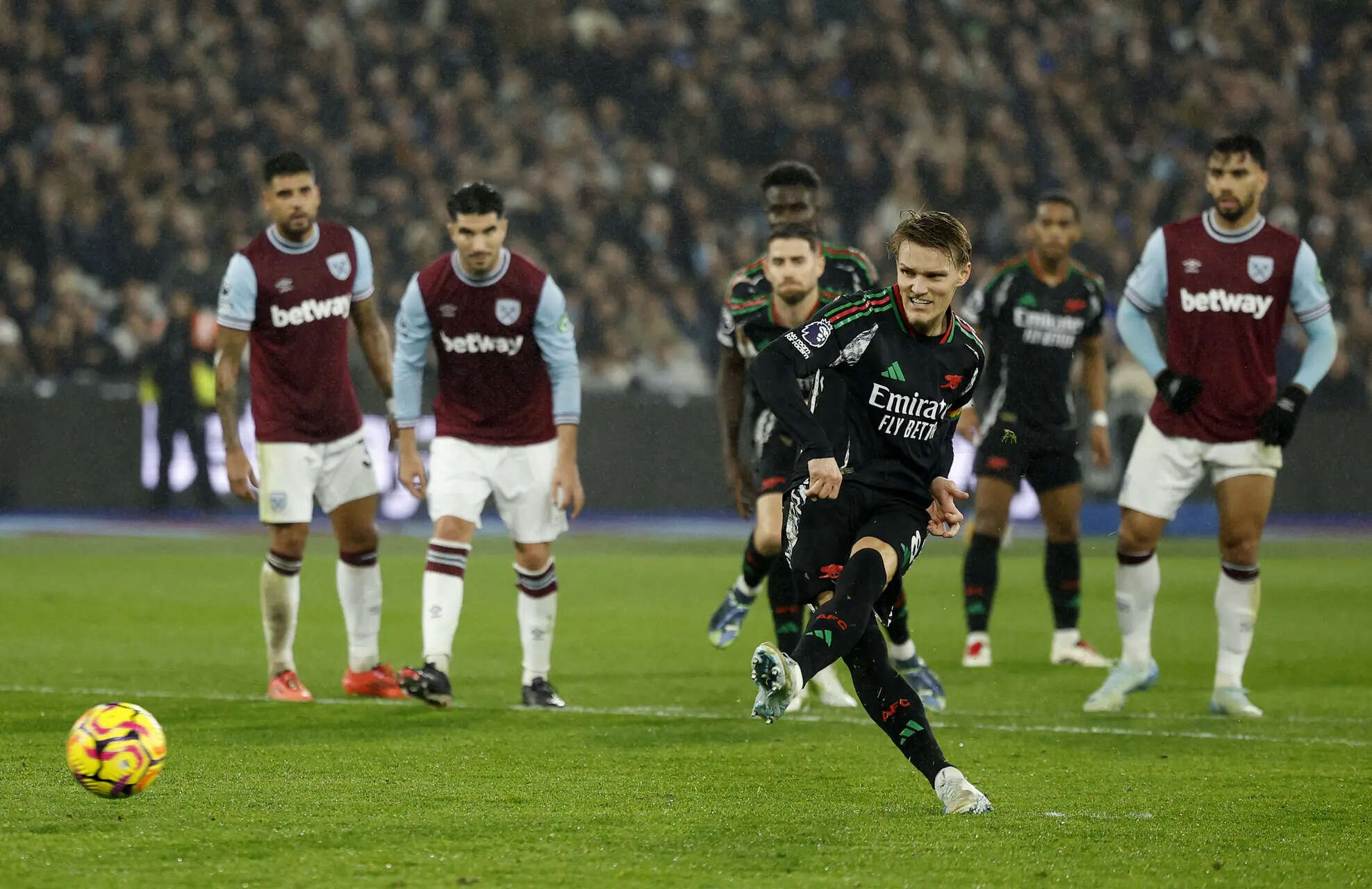 Arsenal thrash West Ham in seven-goal thriller to climb to second