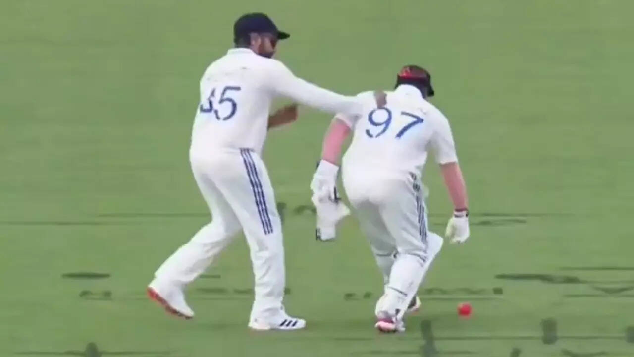 Rohit jokingly punches 'wicketkeeper' Sarfaraz after fumble