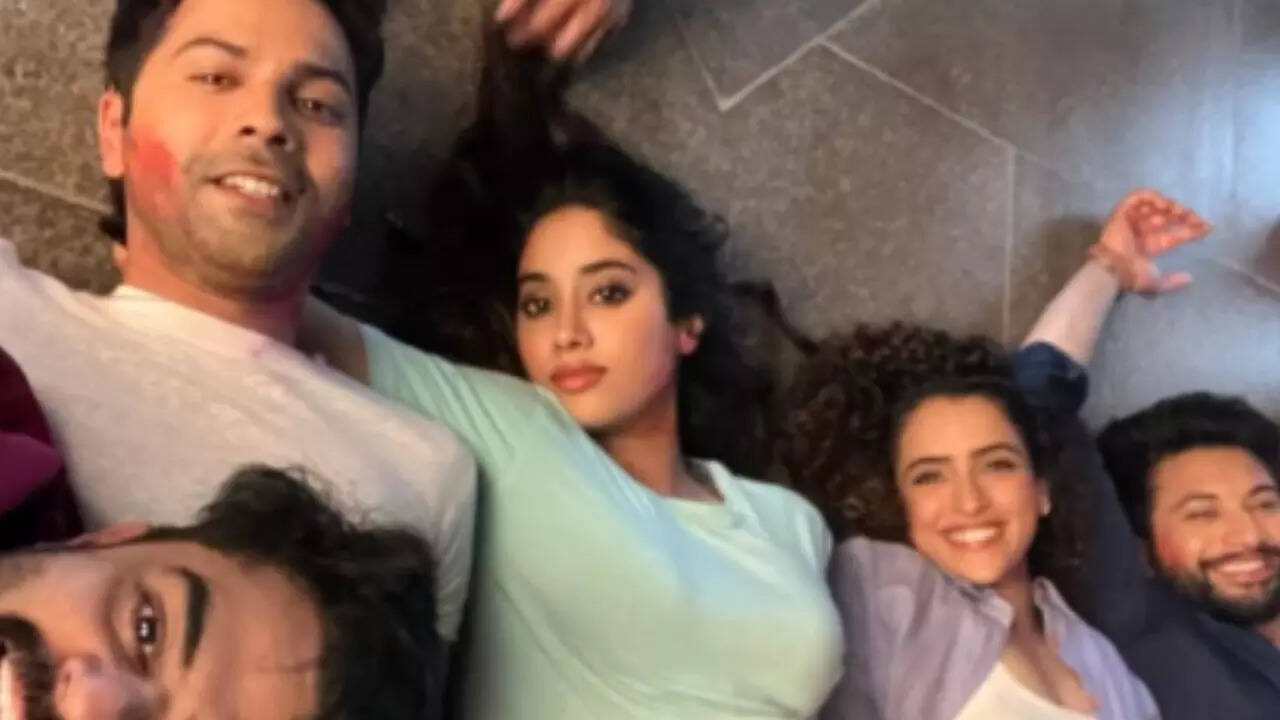 Varun, Janhvi, Rohit, Sanya dance to ‘Nain Matakka’ - WATCH