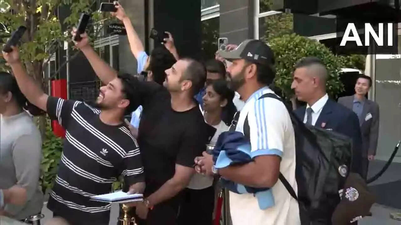 Watch: Rohit, Siraj click selfies with fans as team departs from Canberra