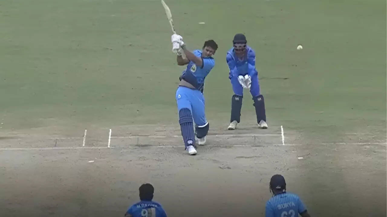 7 sixes, 190 plus strike rate! Dube tears apart bowlers on return