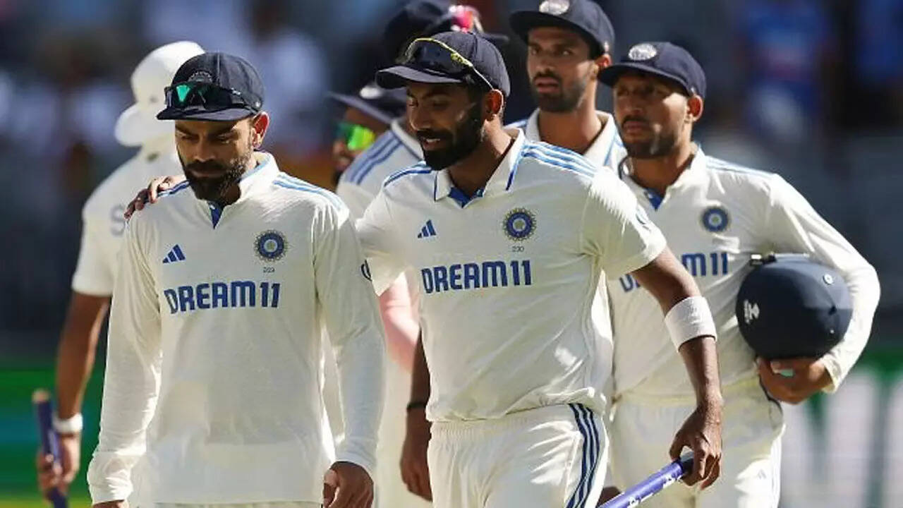 Ex-England captain hails brave 'India' for not playing this player in Perth Test