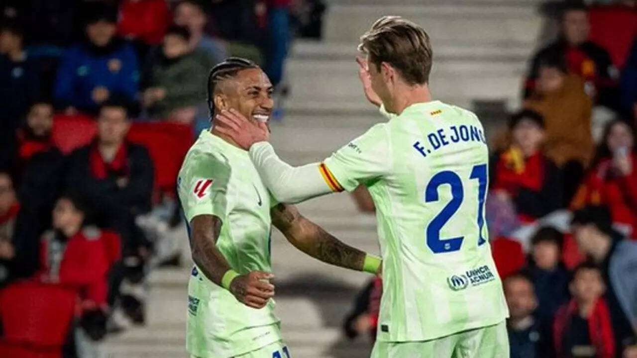 Raphinha powers Barcelona's 5-1 thrashing of Mallorca