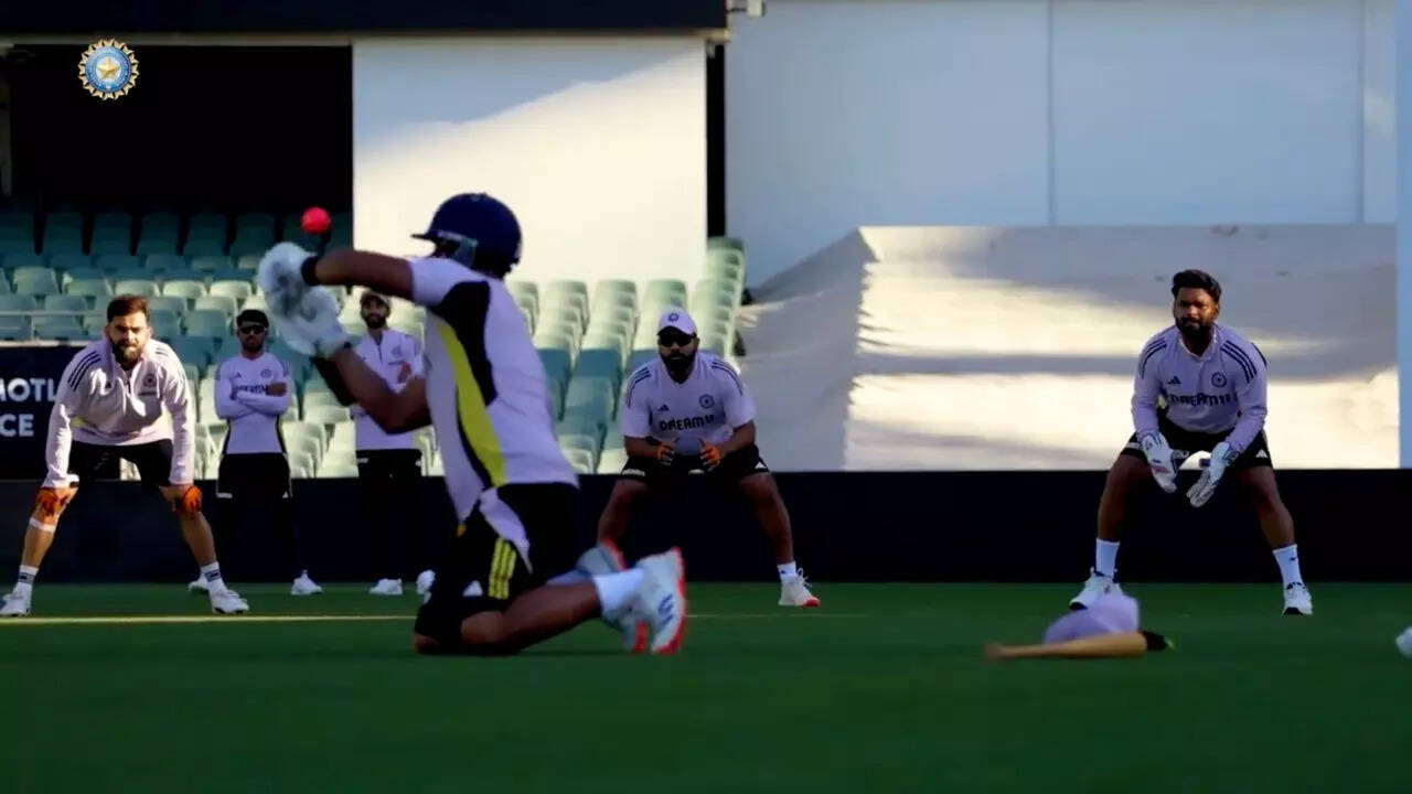 Fans barred from India nets sessions after heckling