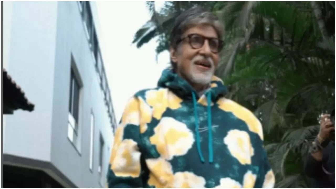 Big B thanks fans for love during Sunday greeting ritual