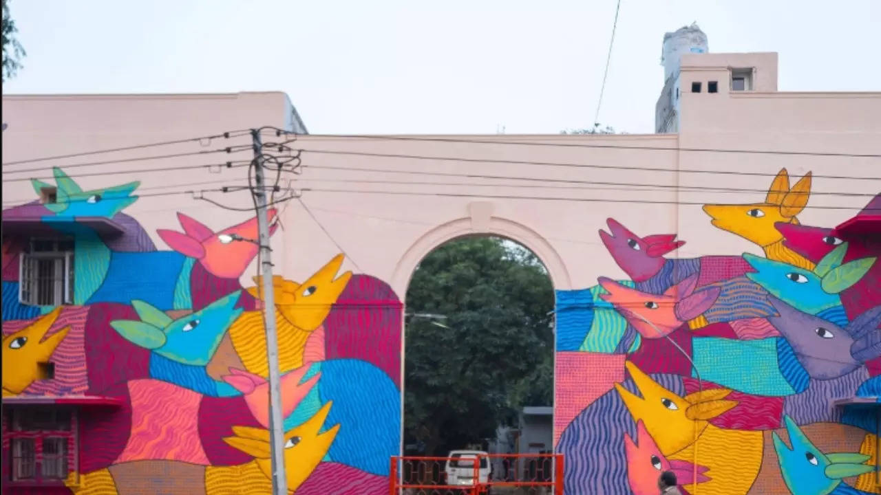 The street art trail: a colorful walk across India