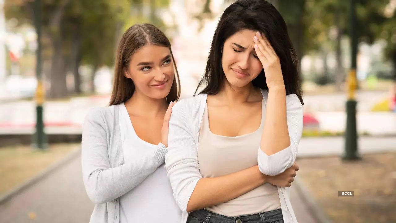 5 hidden signs that someone is not your true friend