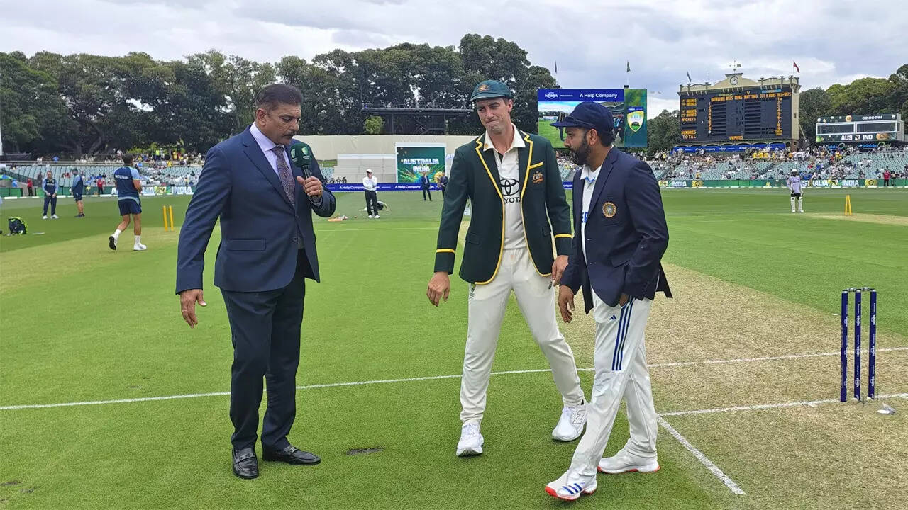 Rohit can't contain his laughter during Shastri's toss commentary