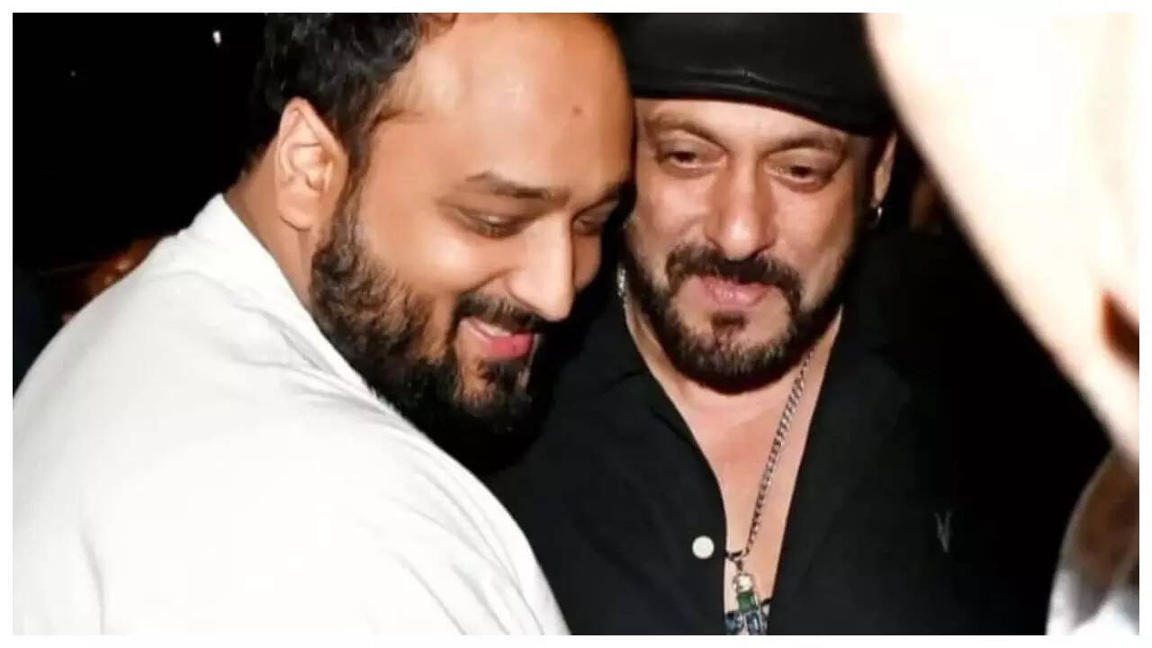 Salman keeps a watchful eye over Zeeshan Siddiqui