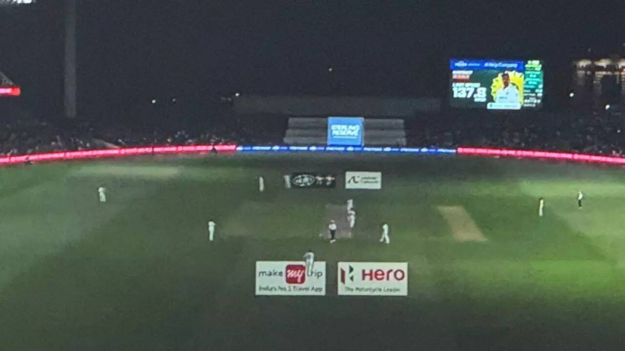 'Karachi feels in Adelaide': Light fiasco stands out in 2nd Test