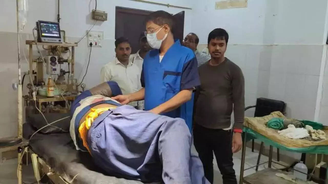 Convoy attacked in Bihar; driver shot, drives 5km to protect 15 passengers