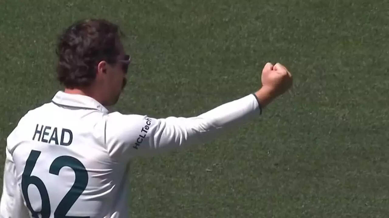Travis Head's epic celebration after taking Siraj's catch