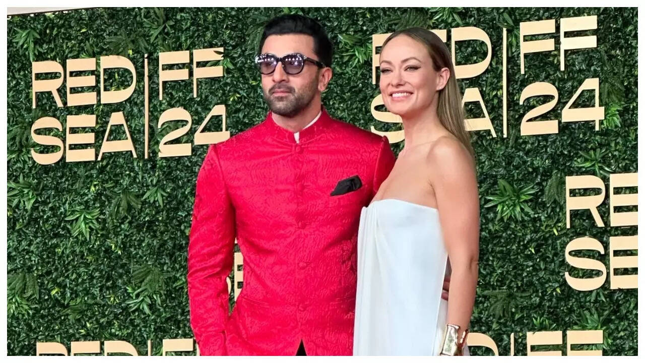 Ranbir walks red carpet with Olivia - WATCH