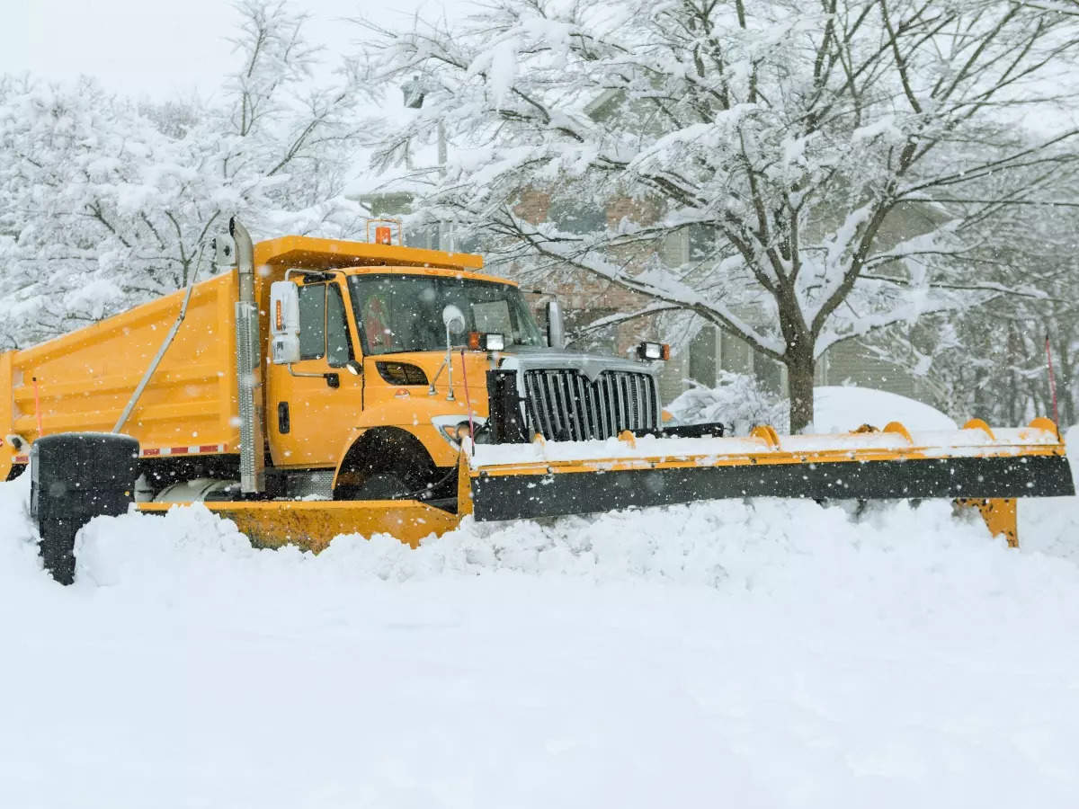 US Travel Advisory: Arctic storm causes delays, cancellations, and hazardous roads in New York, Boston, and DC