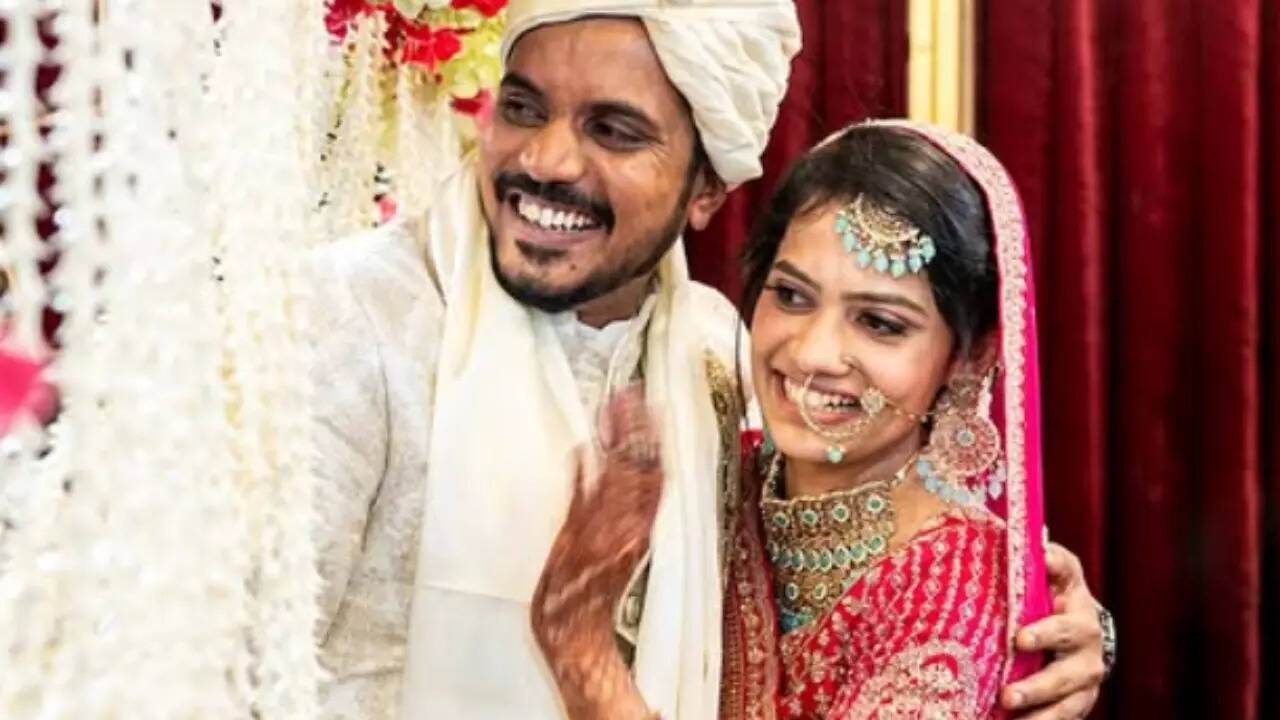 Panchayat star Aasif Khan marries long-time GF Zeba