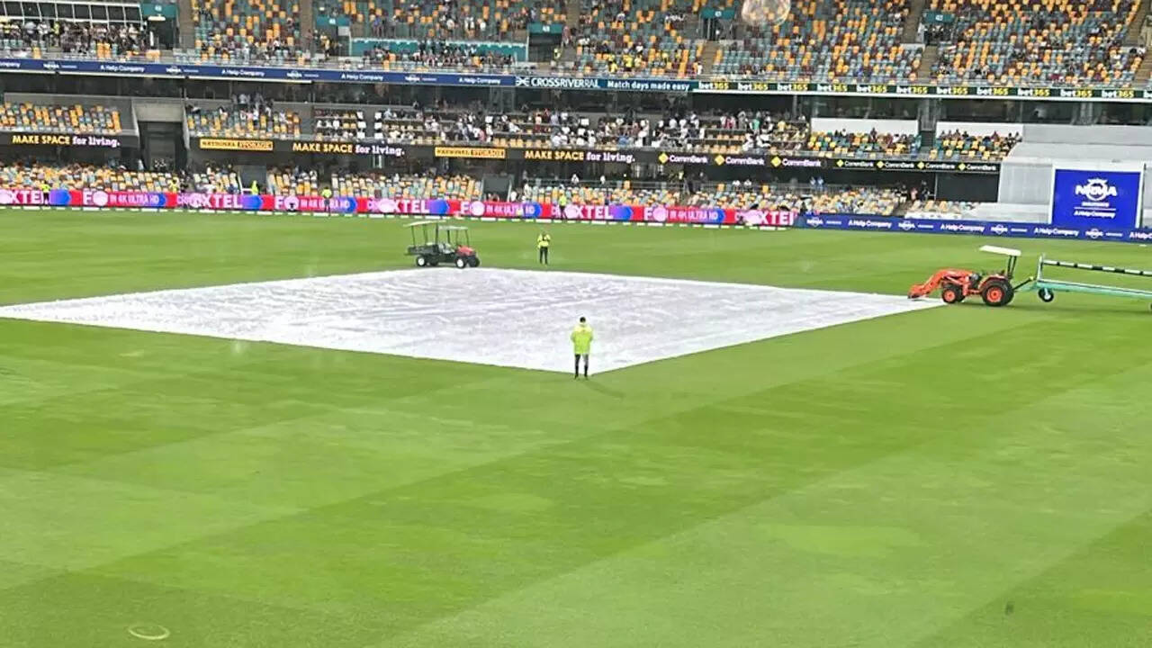 3rd Test Live: Play resumes after rain break at Gabba