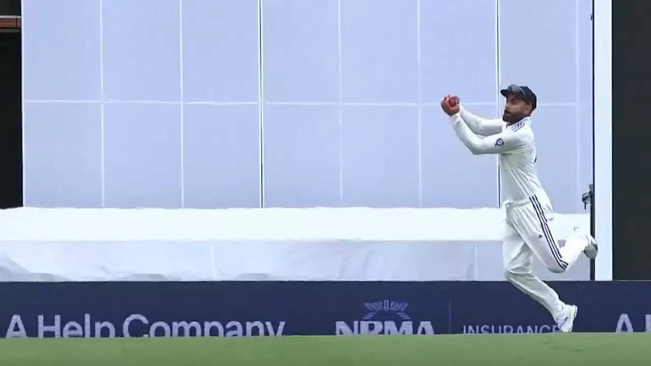 Virat Kohli gestures 'keep quiet' after a sharp catch - Watch