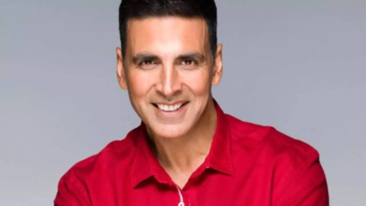 Akshay's funny reaction to reporter about eye injury