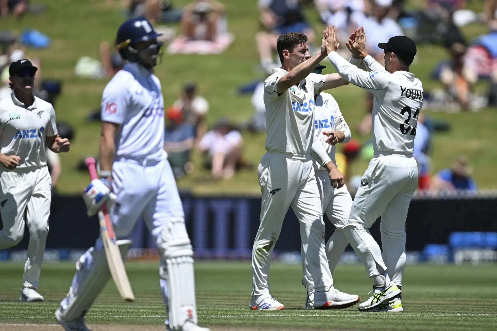 New Zealand thrash England by 423 runs for consolation victory